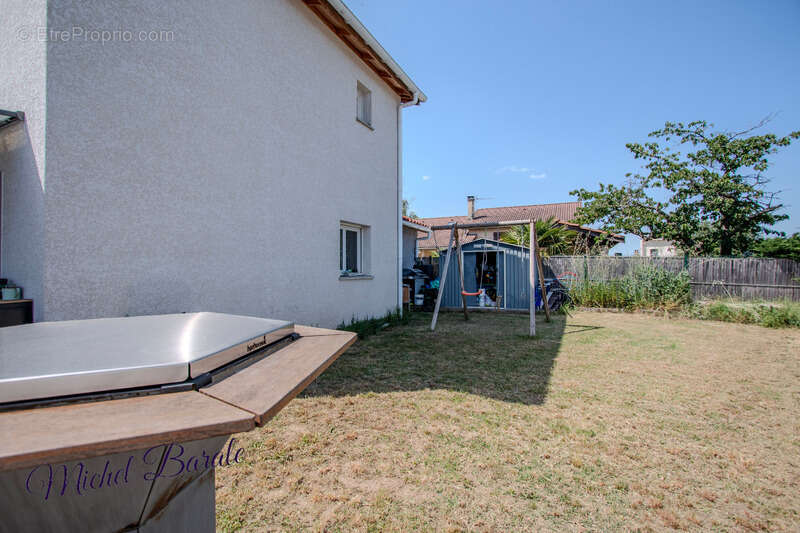 Maison à GREZIEU-LA-VARENNE