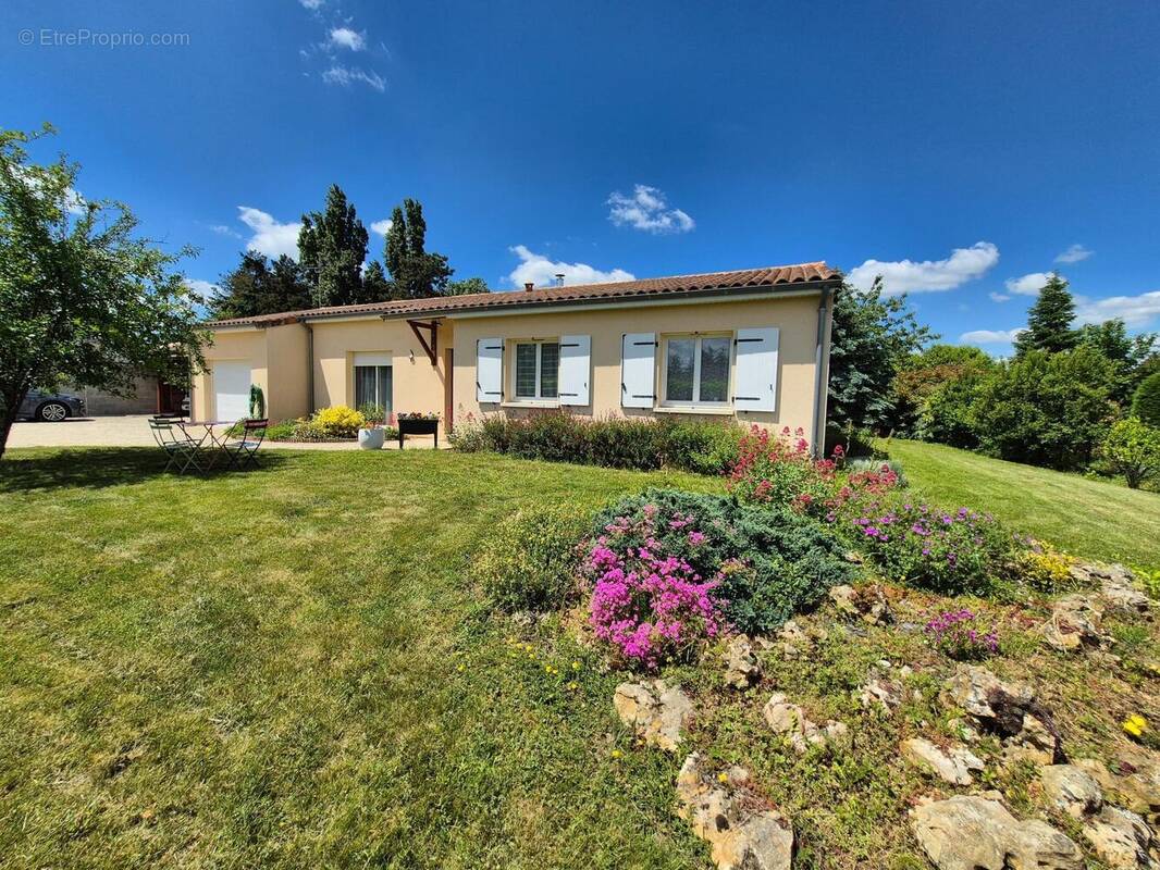 Photo 1 - Maison à QUINCAY