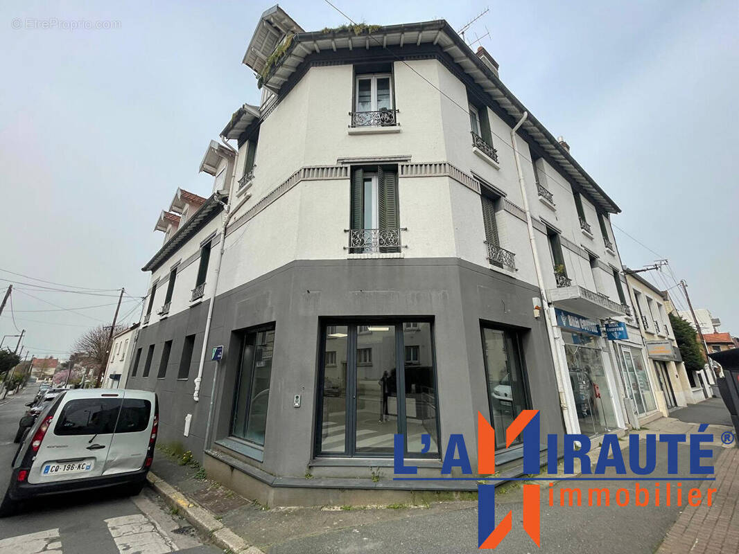 Commerce à SARTROUVILLE