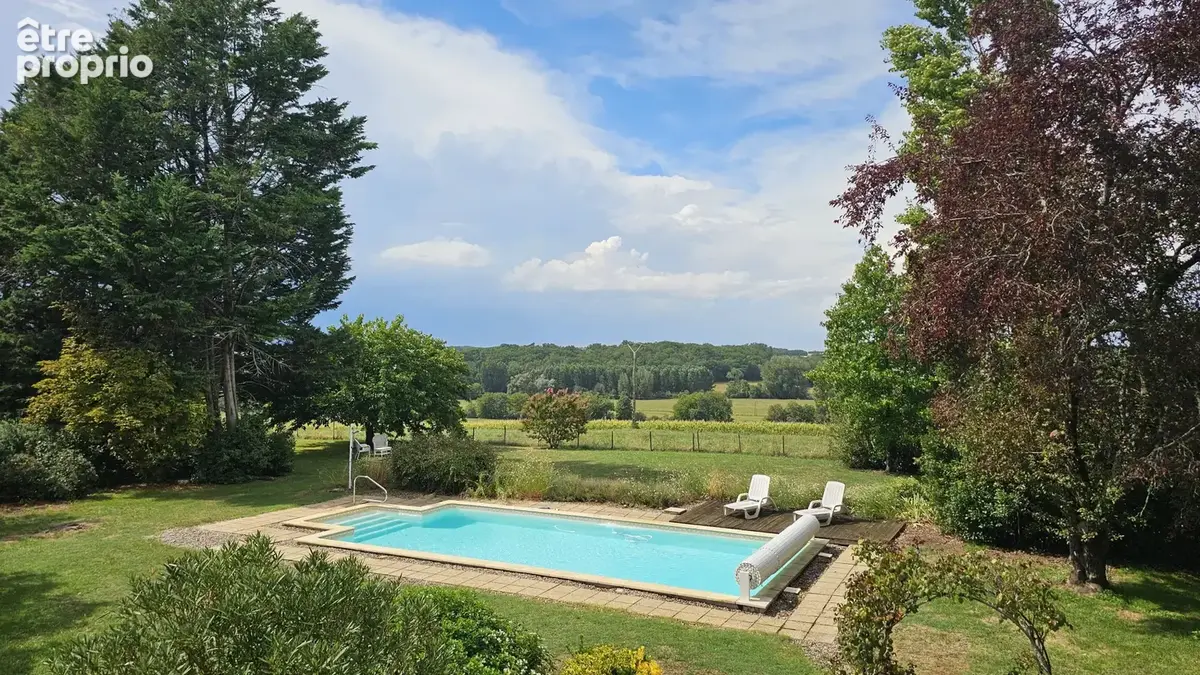 Propriété avec piscine, parc arboré et belle vue sur la campagne - photo 2