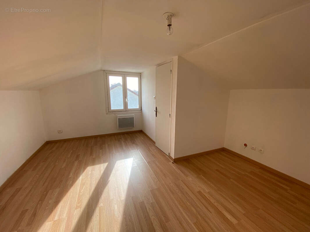 Ensemble immobilier composé de deux maisons louées - ATTIGNY - photo 6