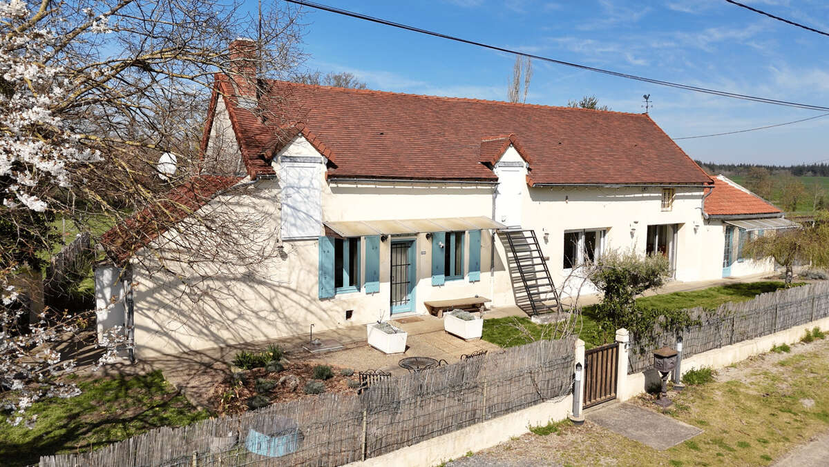 Maison à DENEUILLE-LES-CHANTELLE
