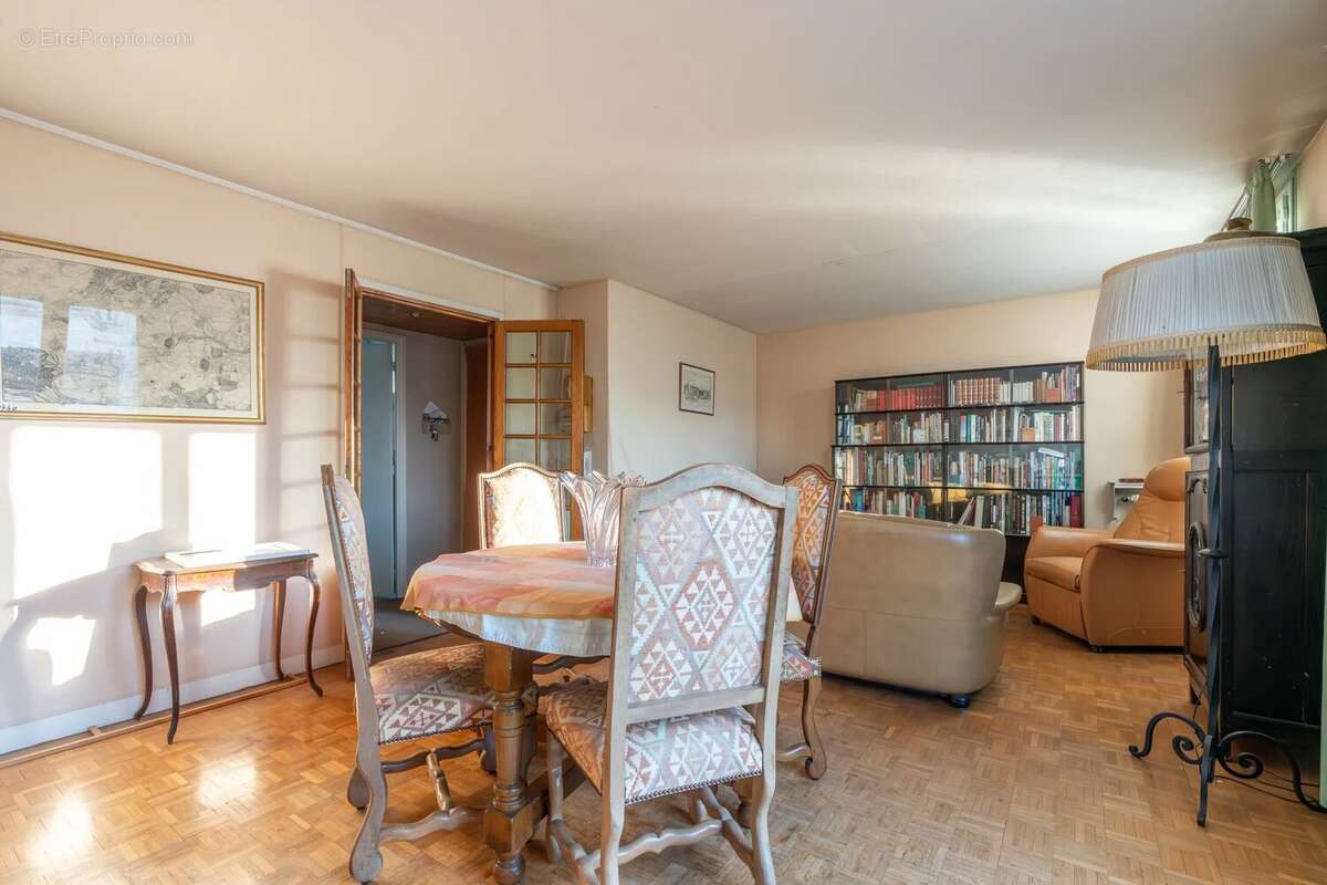 Appartement à LE PERREUX-SUR-MARNE