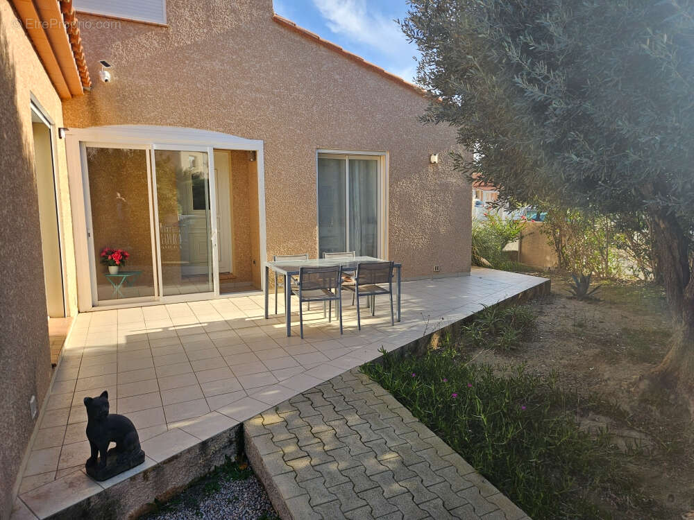 Maison à SAINT-LAURENT-DE-LA-SALANQUE