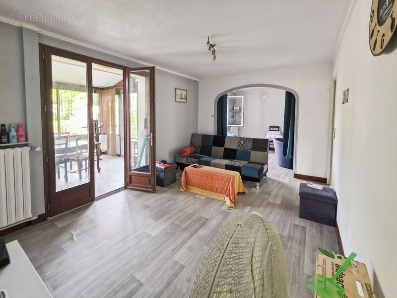 Maison indépendante 91 m² avec sous-sol complet et dépendance sur 650 m² à Montmorot (39) - photo 3