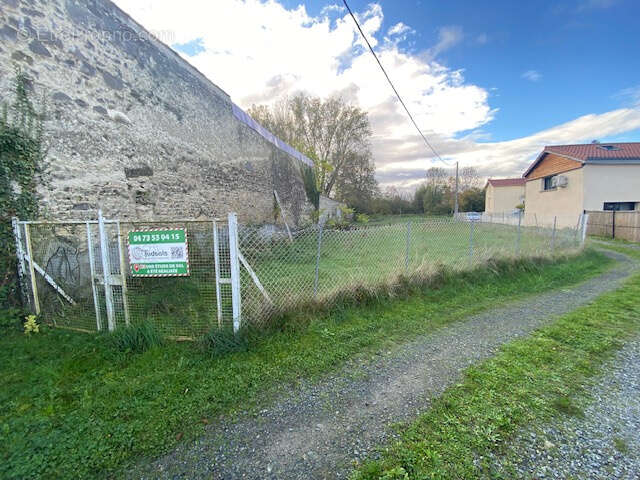 Terrain à ENTRAIGUES