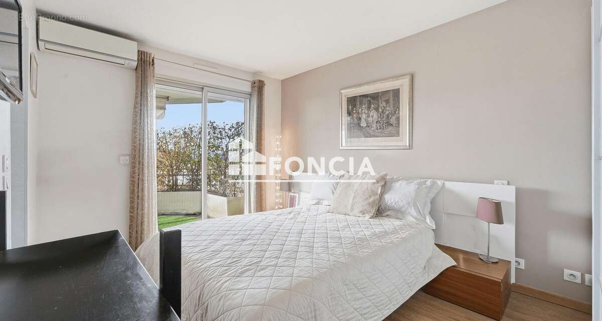 Le Cannet – Vue mer panoramique sur la baie de Cannes, T3 de 99 m² avec 100 m² d'extérieur, piscine et box - photo 9