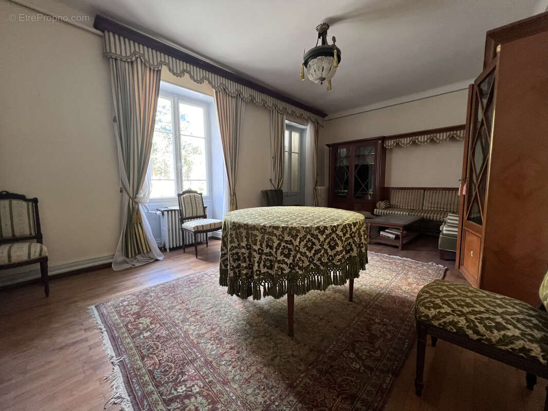 Maison à LUSSAC-LES-CHATEAUX