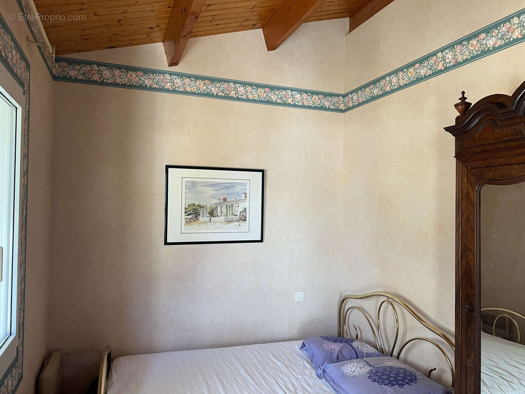 Maison à Ker Chauvineau, dans un chemin de terre, secteur très calme. - photo 5