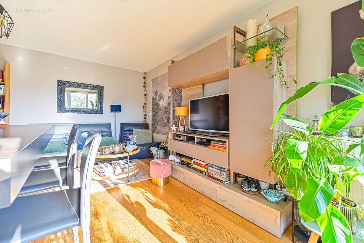 Appartement 64 m² à Creteil  - photo 2