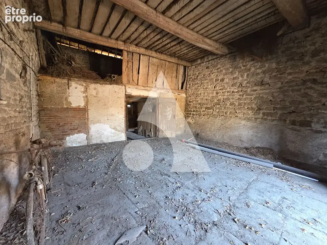 Maison appartement à réhabiliter - jardin - stationnements - cave - remise - St Germain les Arlay - photo 8