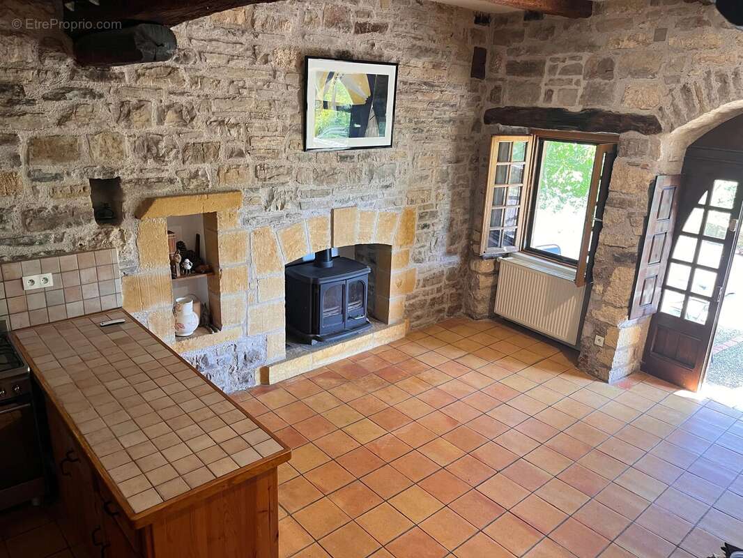 Deux maisons pour le prix d'une — dans un village très prisé - photo 4