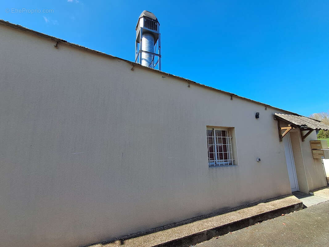 Commerce à SAINT-CYR