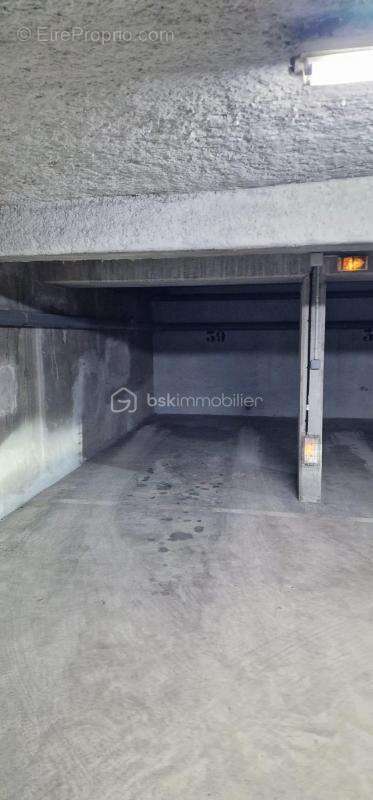 Parking à TRIEL-SUR-SEINE