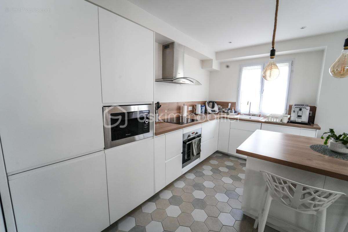 Maison à SAINT-PIERRE-DU-PERRAY