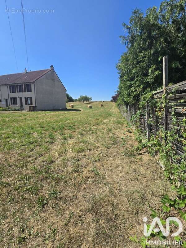 Terrain 1100 m² à Brin-Sur-Seille  - photo 3