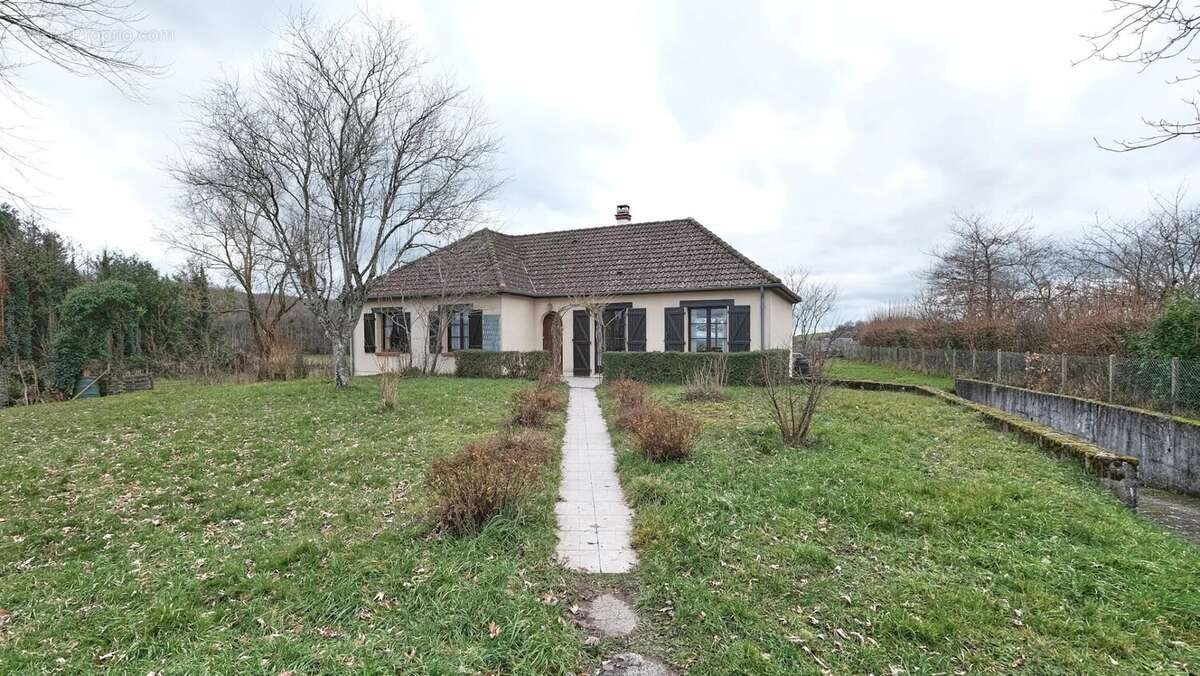 Maison à DUN-SUR-GRANDRY