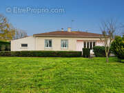 Maison à SAINT-JEAN-D'ANGELY