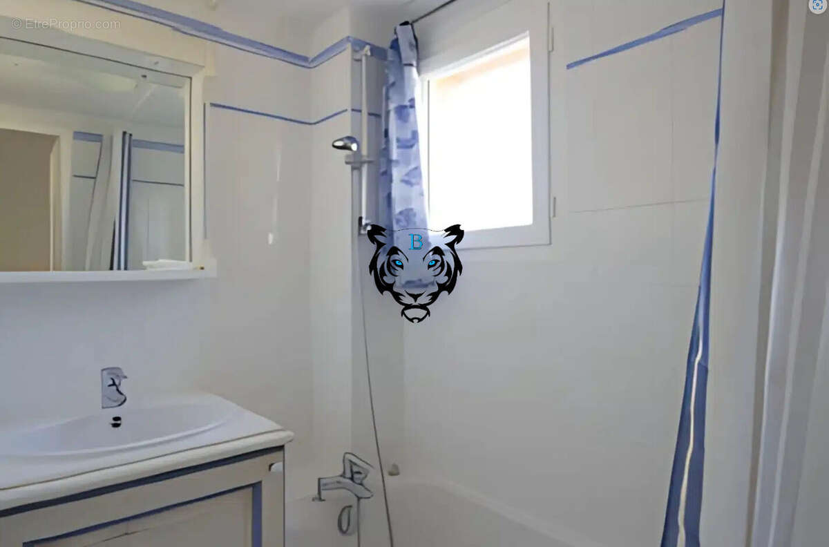 Maison à ROQUEBRUNE-SUR-ARGENS