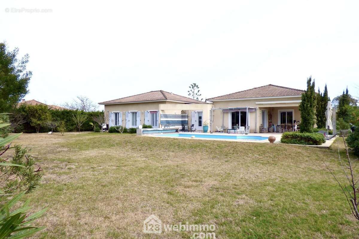 Maison de 206 m2 dont les 3/4 de plain-pieds - Maison à LUCCIANA