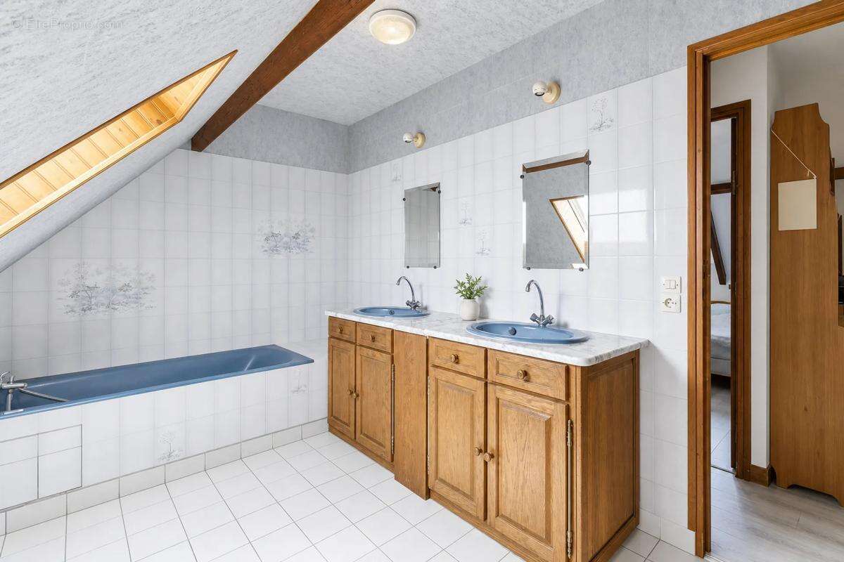 Maison familiale T7 - 125 m² - Haut Montmorency - photo 12