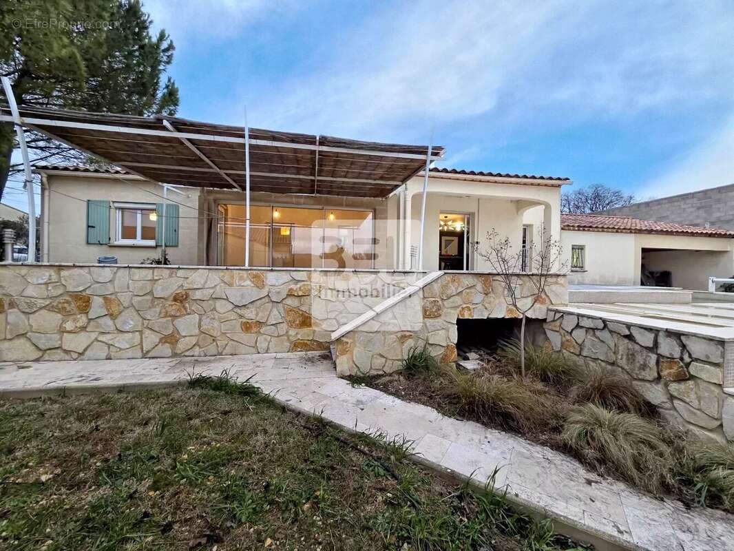 Maison à LA ROQUE-SUR-CEZE