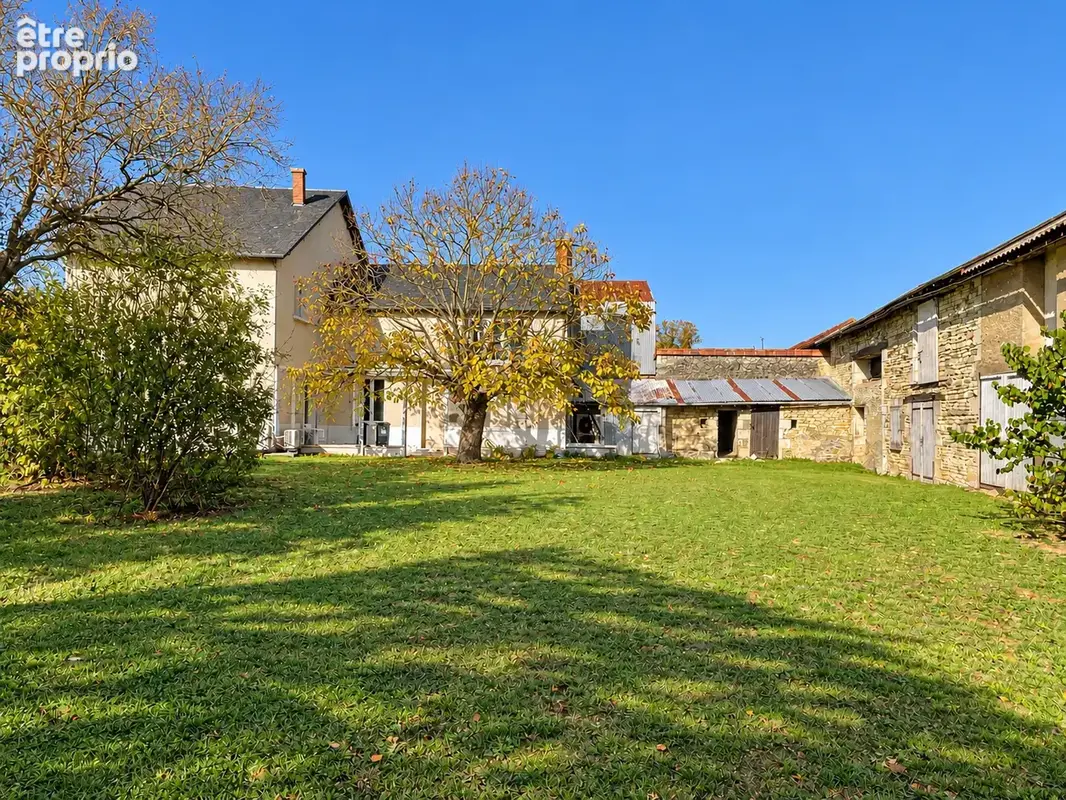 Maison ancienne avec dependances , axe mirebeau- neuville de poitou - photo 5