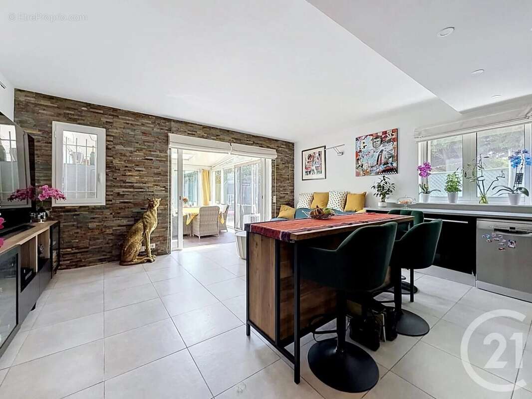 Appartement à MOUGINS