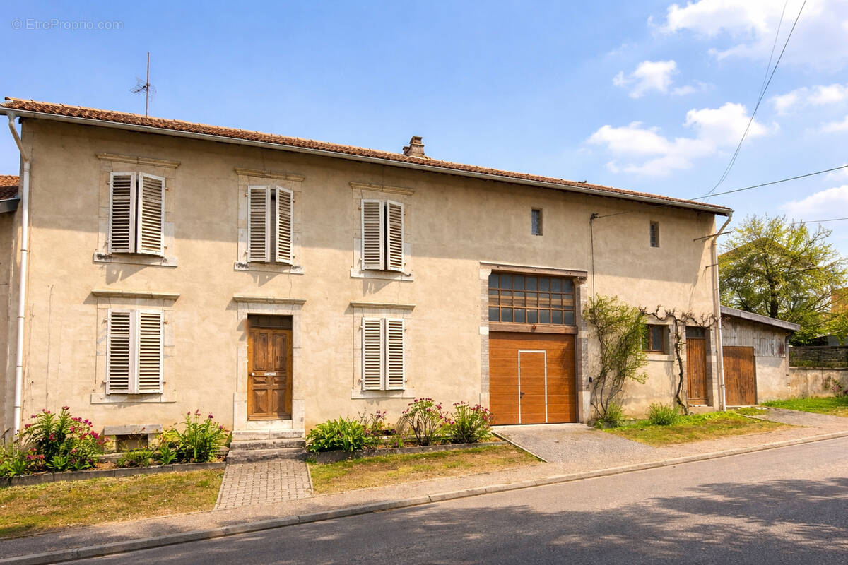 Maison à REMEREVILLE