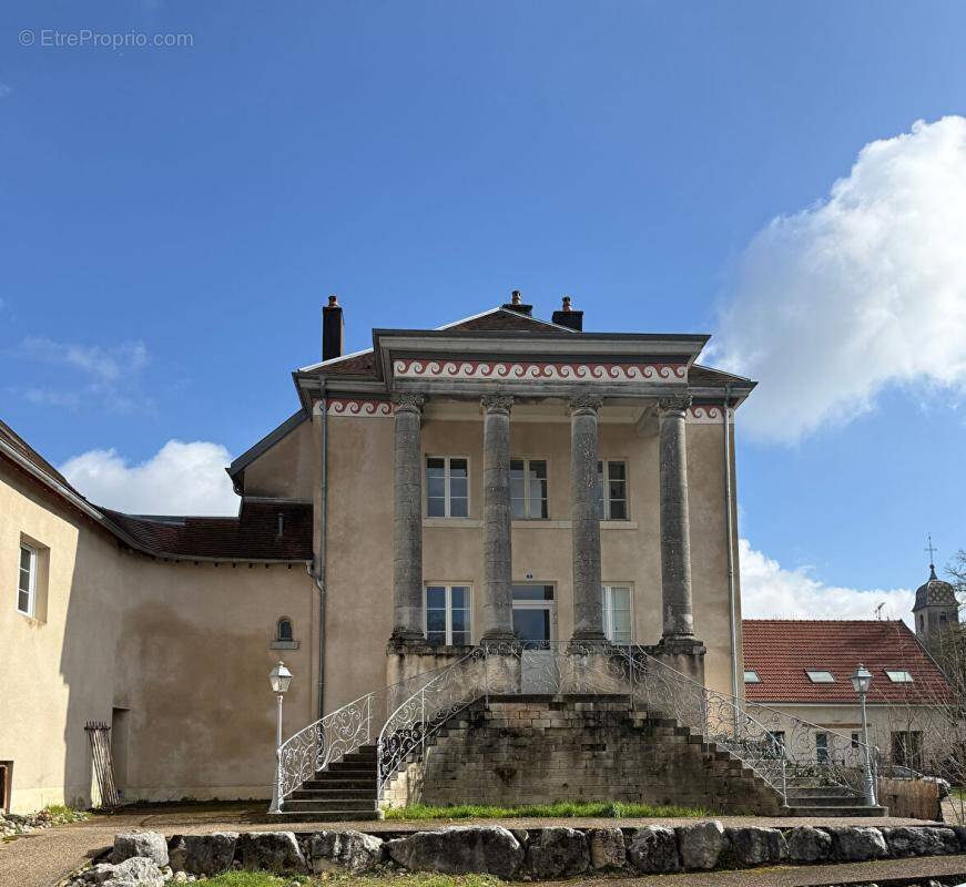 Appartement révové  3 pièce(s) 62.40 m2/parking - photo 1