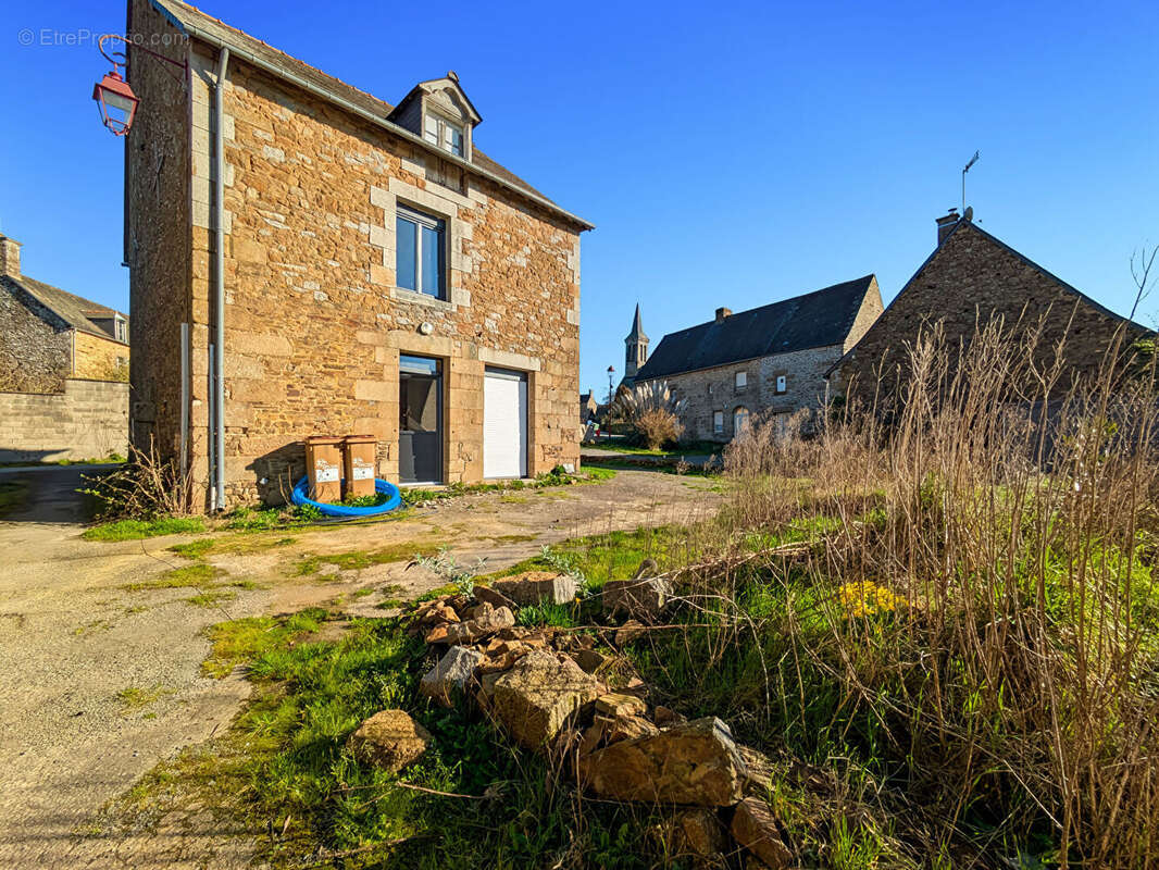 Maison à COMBOURG