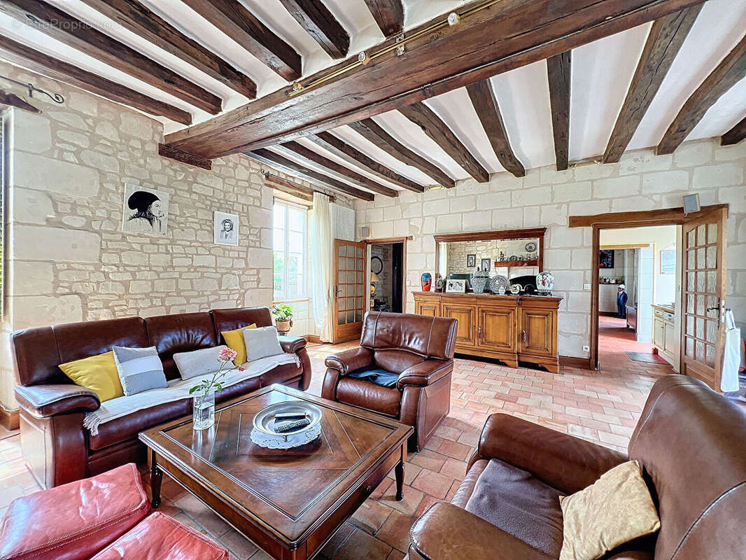 Maison à AMBILLOU-CHATEAU