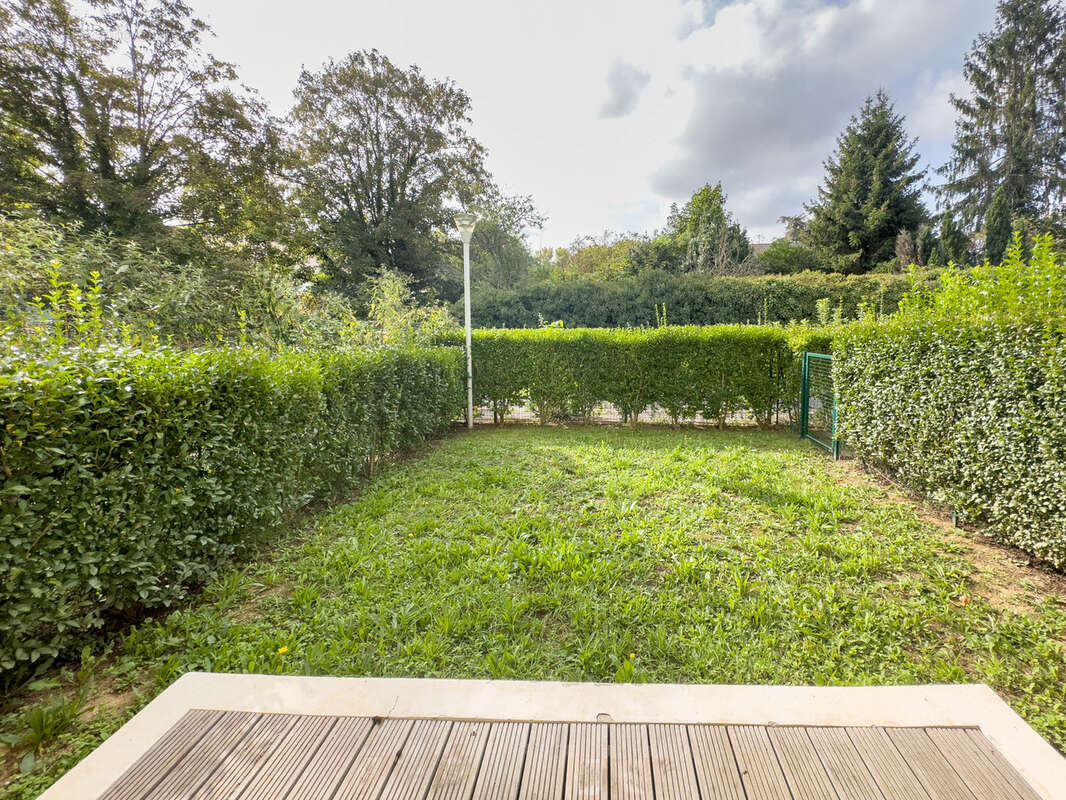 Montlignon. 3 pièces de 64 M2 en rez-de-jardin. - photo 6