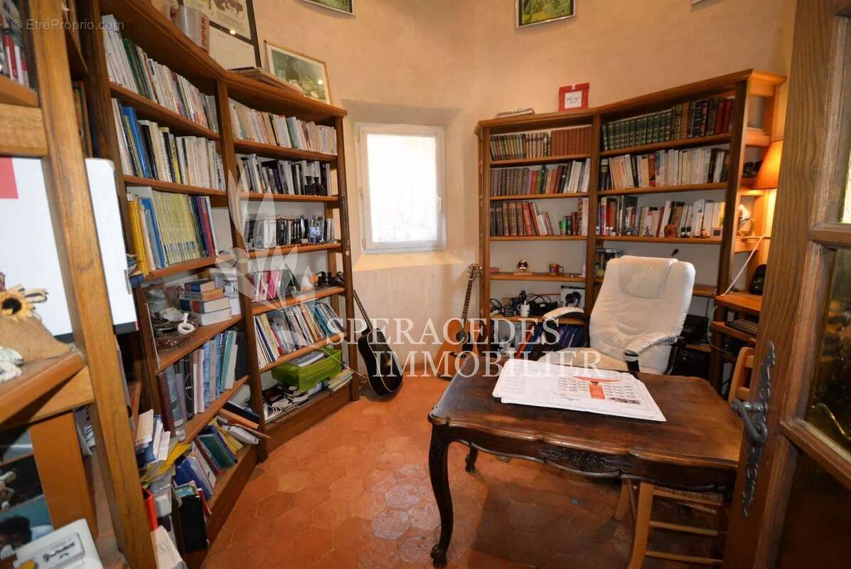 Maison à SAINT-CEZAIRE-SUR-SIAGNE