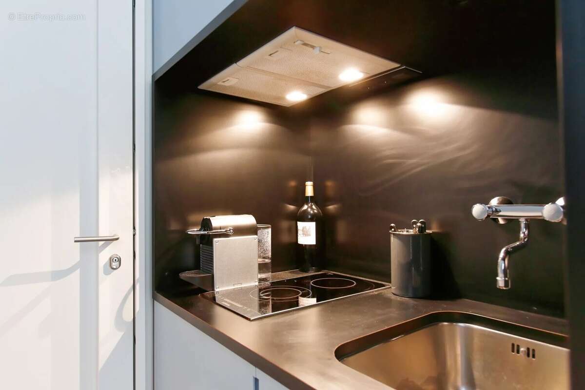 Un studio exceptionnel dans un hôtel particulier XVIIIème inscrit M.H. - photo 6