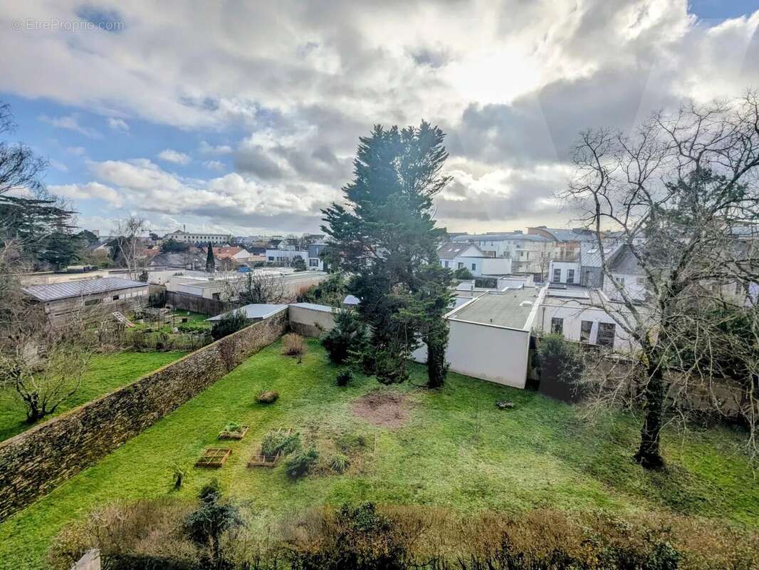 T2 de 48 m² avec balcon, parking couvert et caves – Rue Hector Berlioz - photo 6