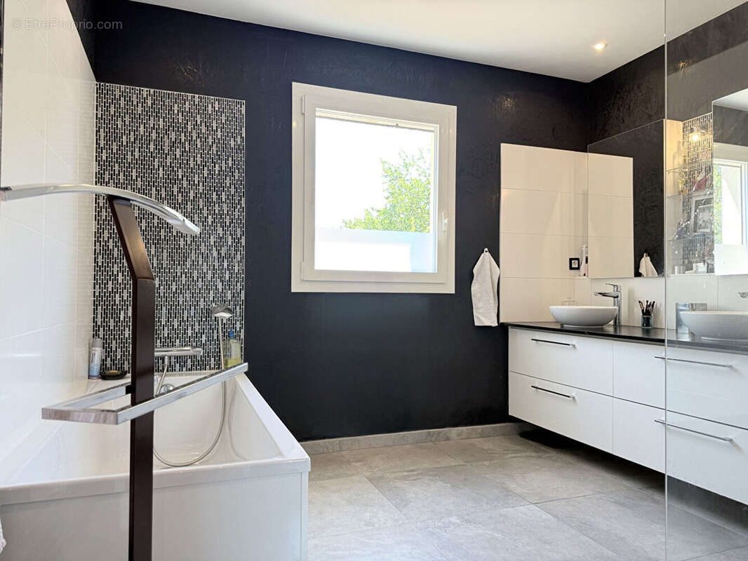 Elégante villa provençale - Saint Paul Trois Chateaux - 5 pièces -122m² - photo 13