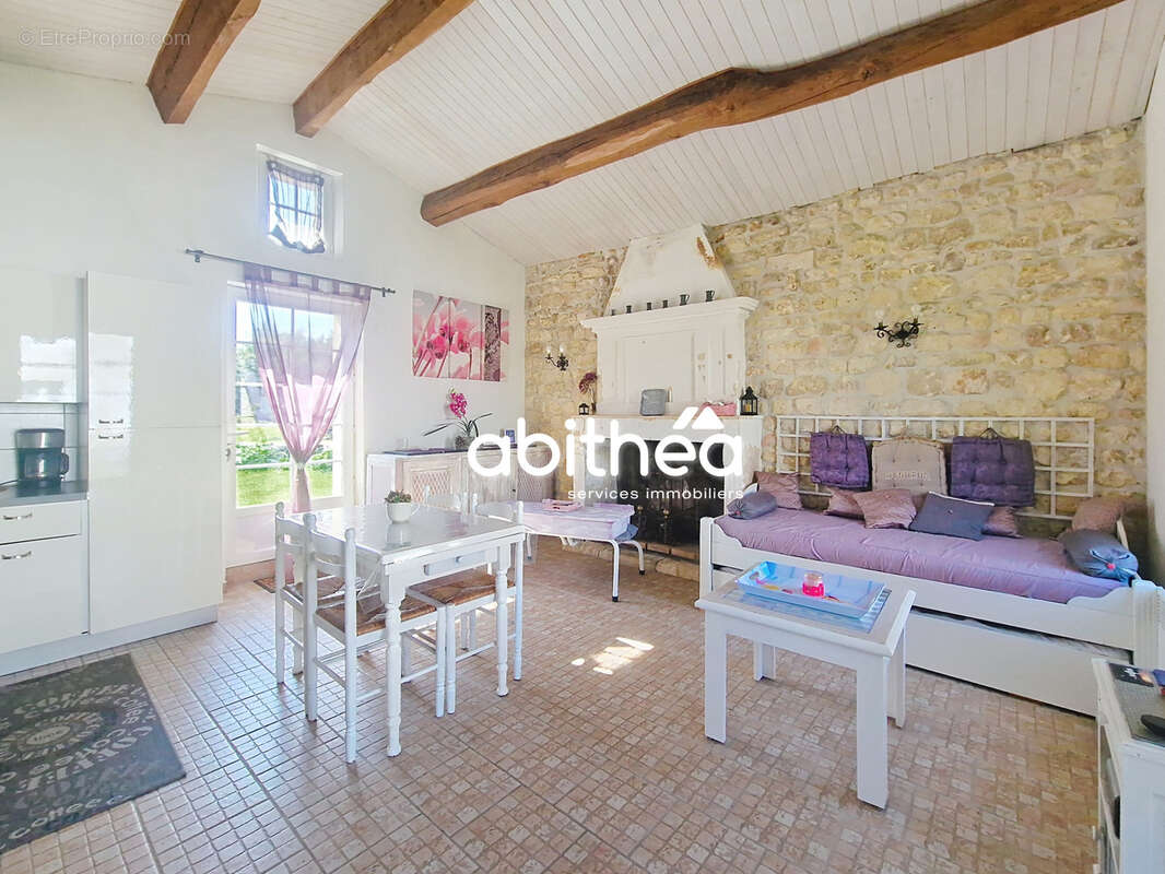 Maison à SAINT-GENIS-DE-SAINTONGE