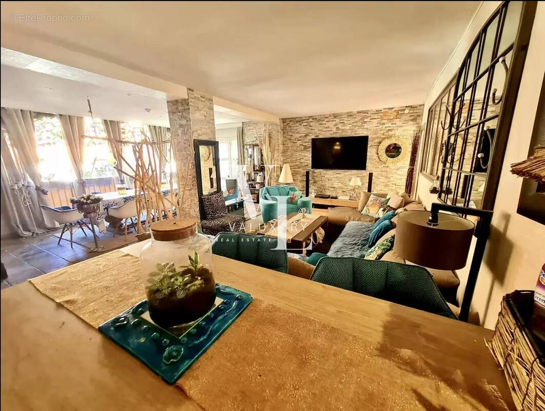 Appartement à COGOLIN