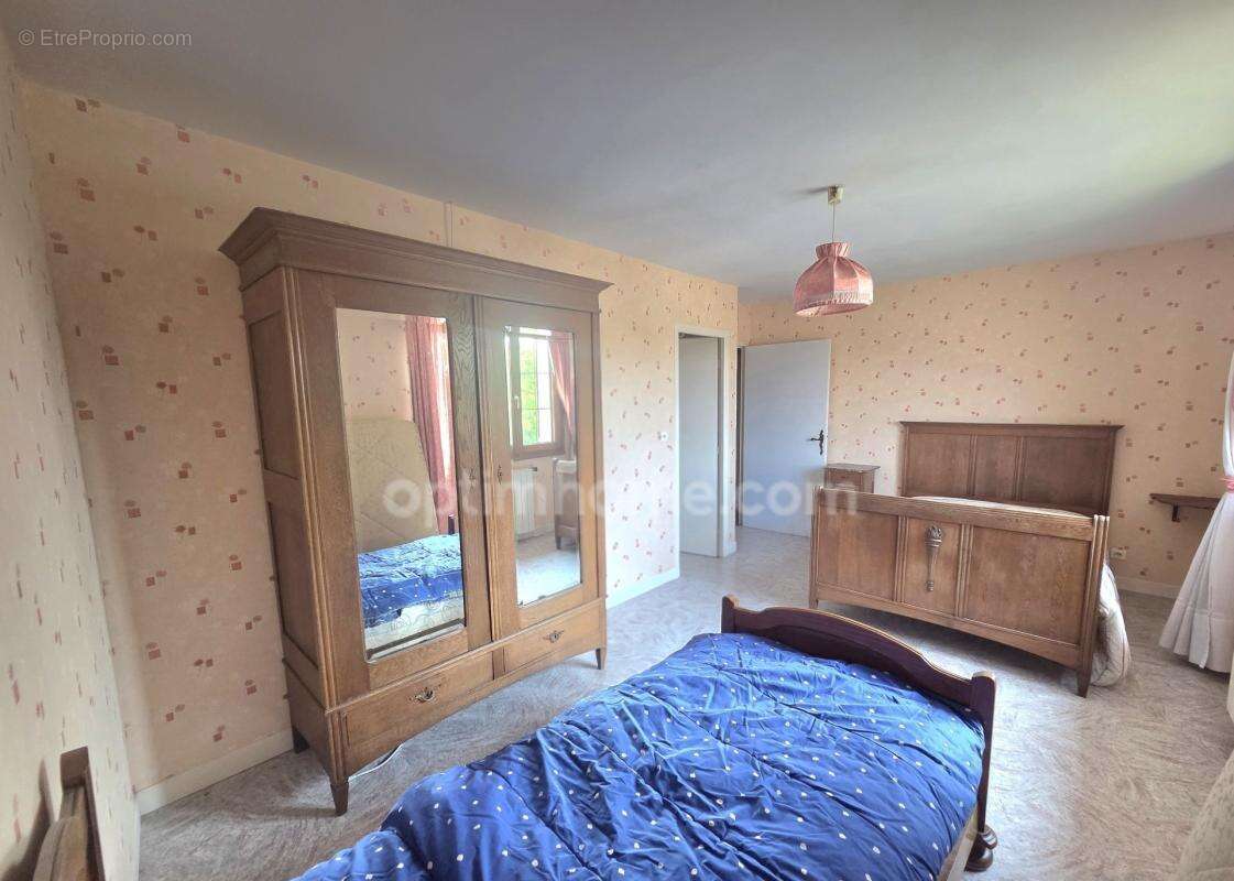 A VENDRE en EXCLUSIVITE maison de famille 5 chambres, 35 ares de terrain et petit hangar - photo 14