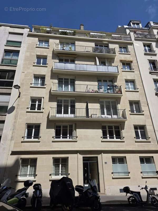 Appartement à PARIS-17E