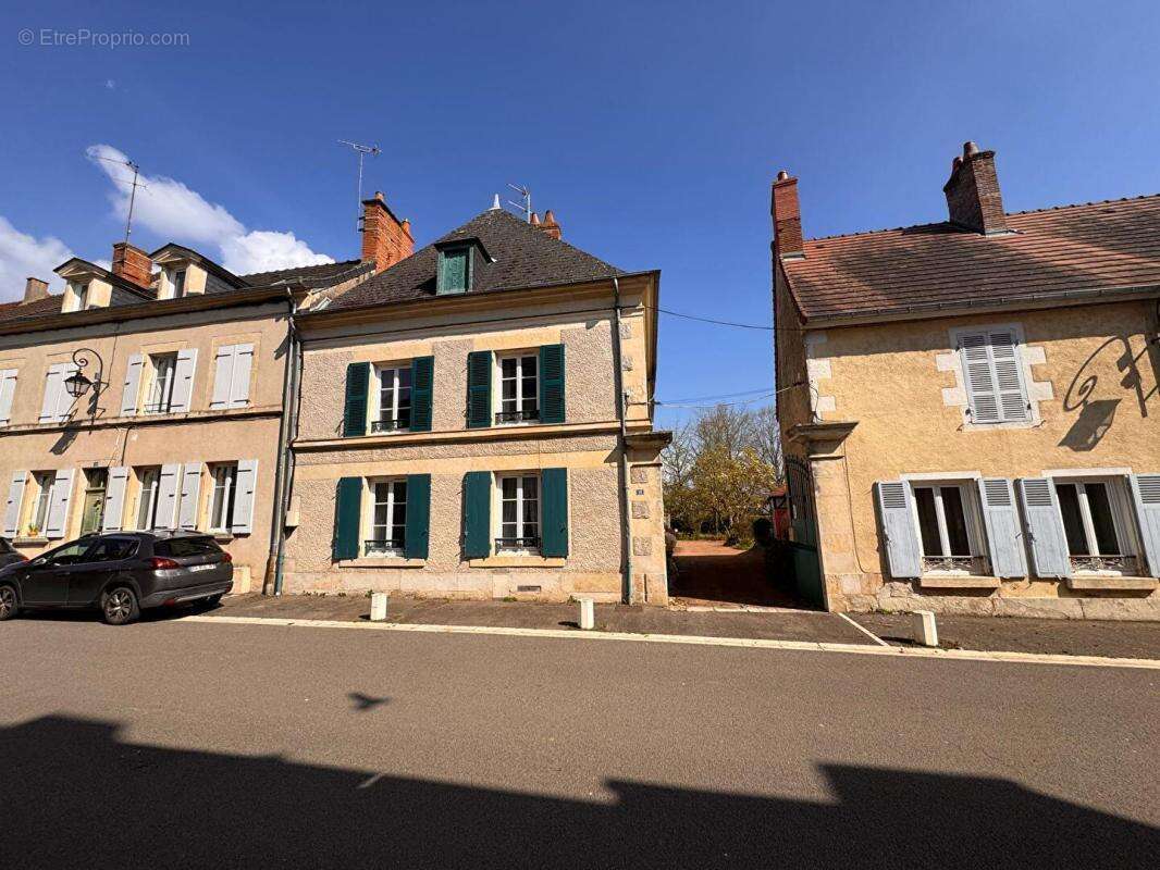 Maison à MAGNY-COURS