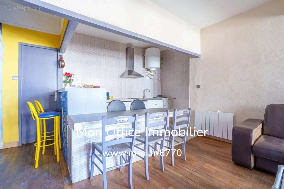 Appartement à MARSEILLE-1E