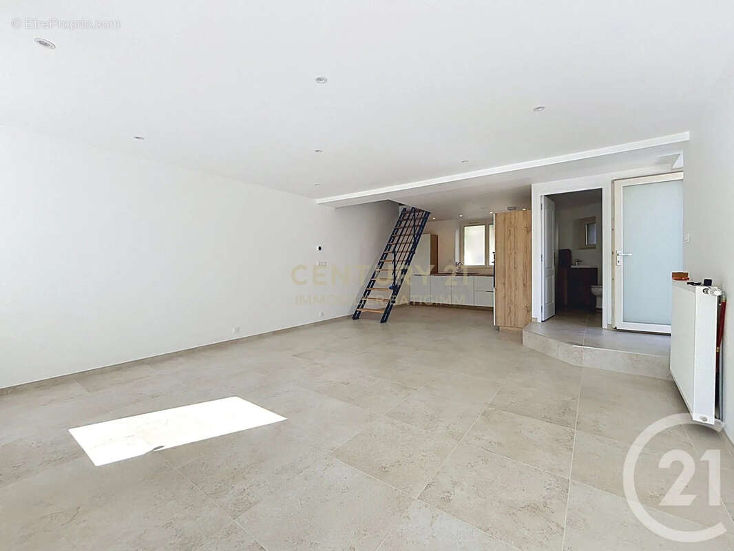 Maison 111 m² à Bourgoin-Jallieu  - photo 2