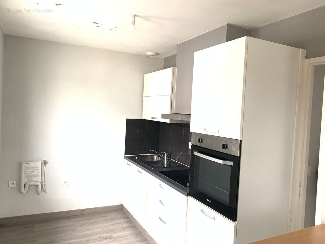 IMMEUBLE A VENDRE composé d'un local + un appartement - photo 3