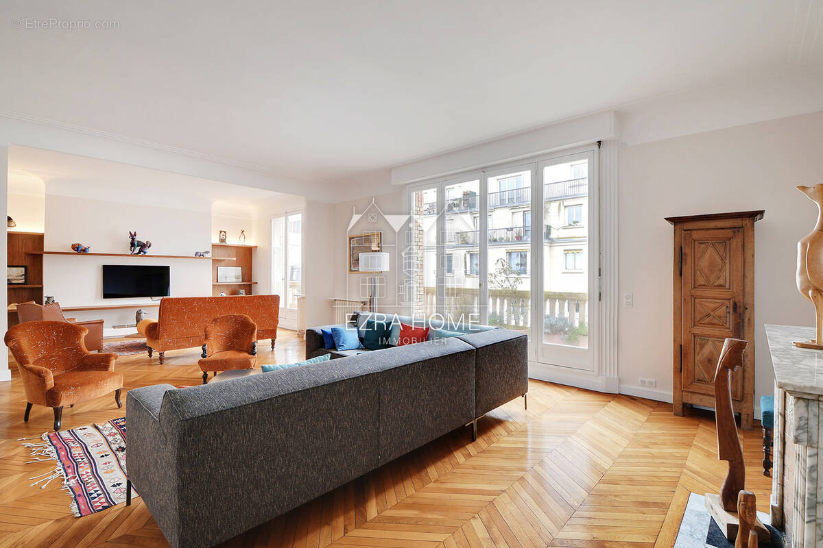 Appartement à PARIS-16E