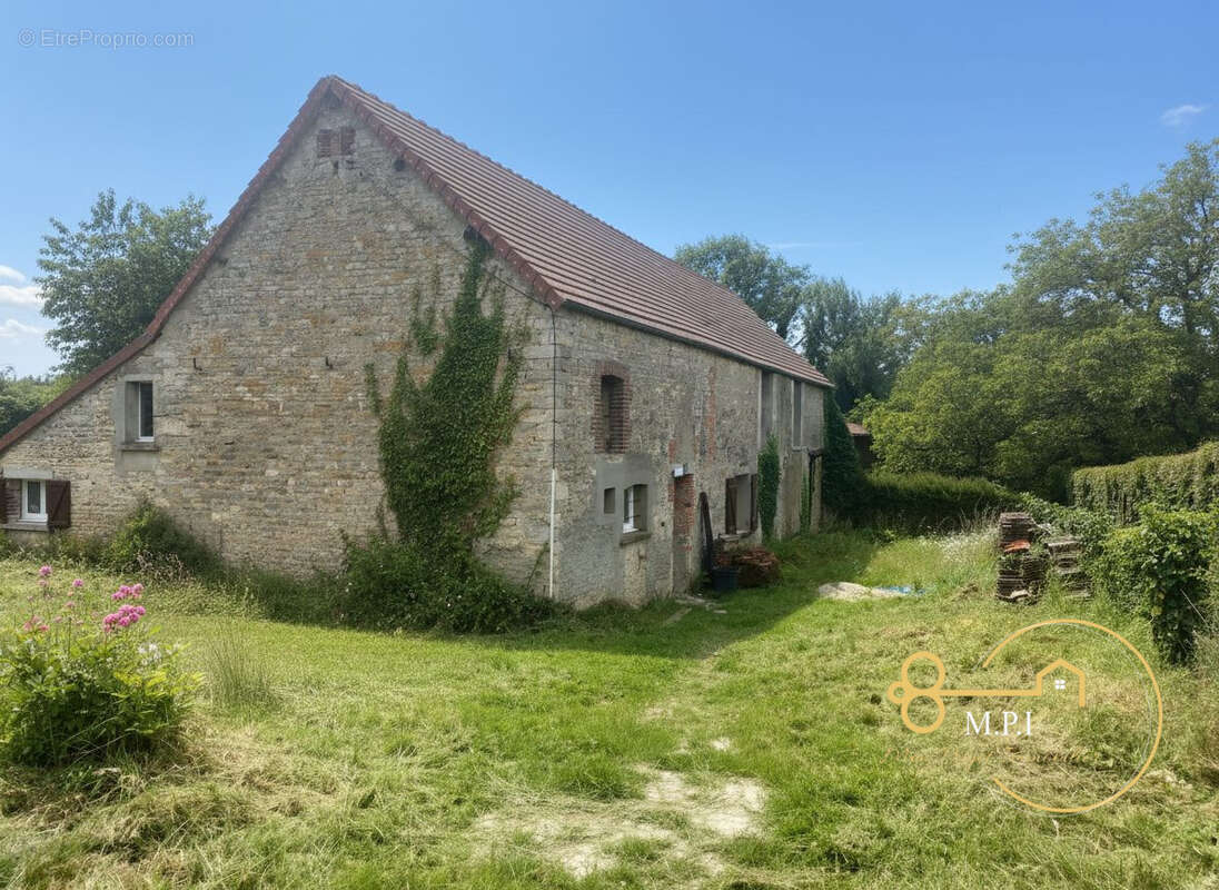 Maison à LA CHAPELLE-PRES-SEES