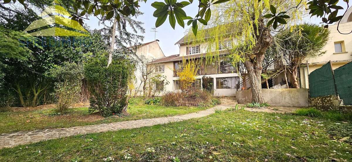 Maison à MANDRES-LES-ROSES