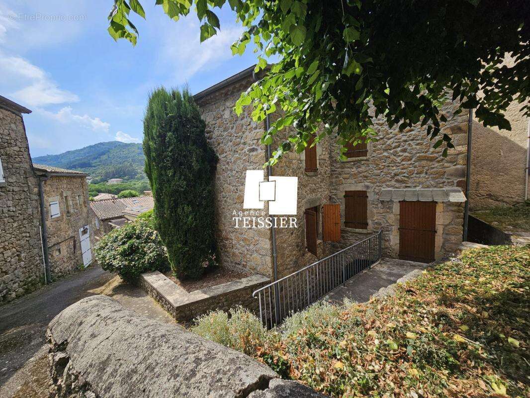 Maison à ROCHER