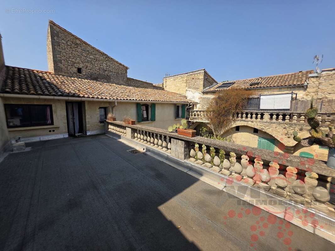 Maison en pierre avec cour et dépendances - photo 9